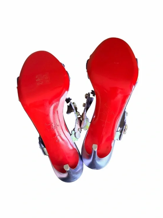 Christian Louboutin Flora
85mm crystal accent wedding heels RETAIL 2,995 - Picture 13 of 13